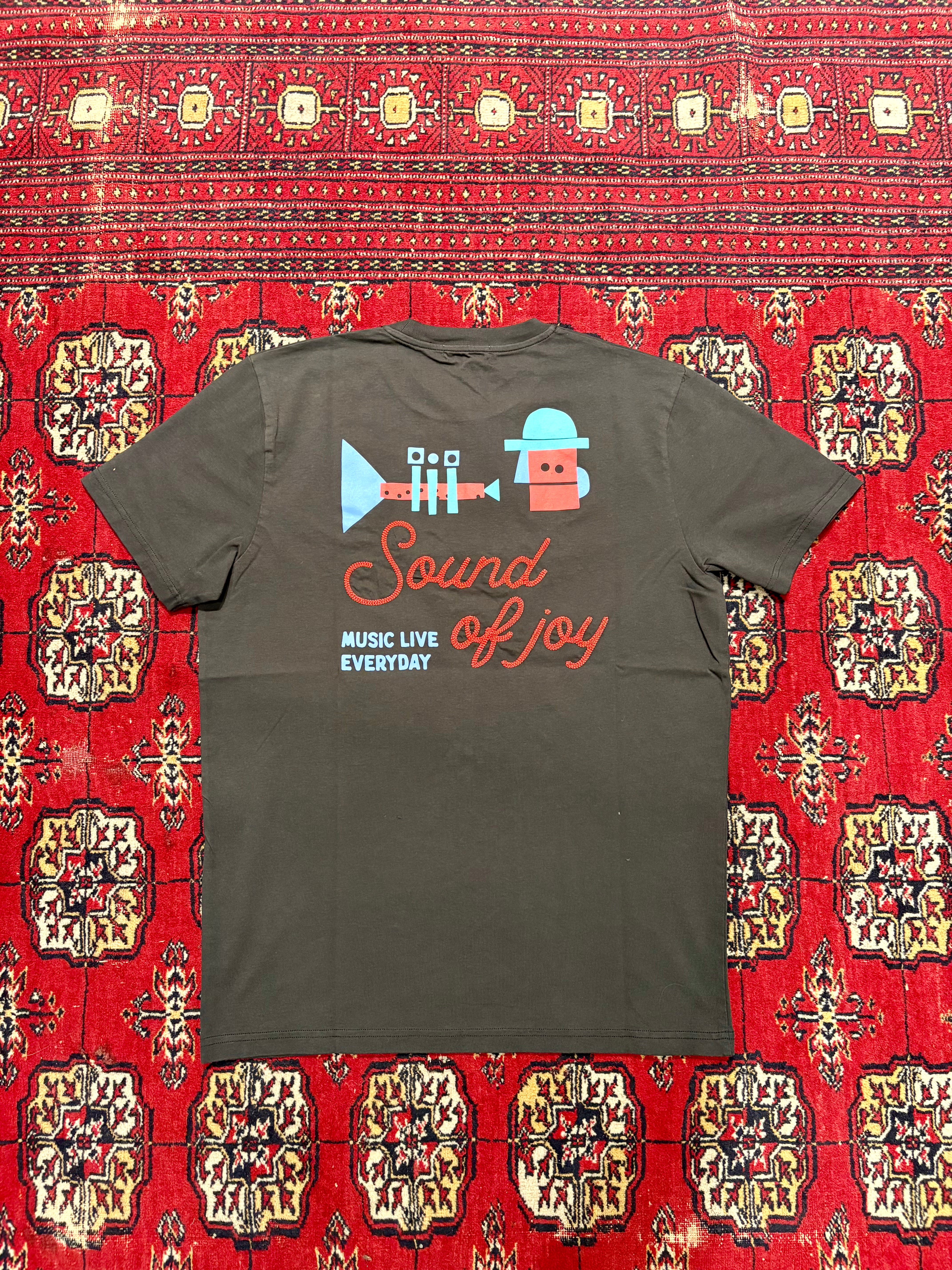 CARBON BLACK FANFARE TSHIRT