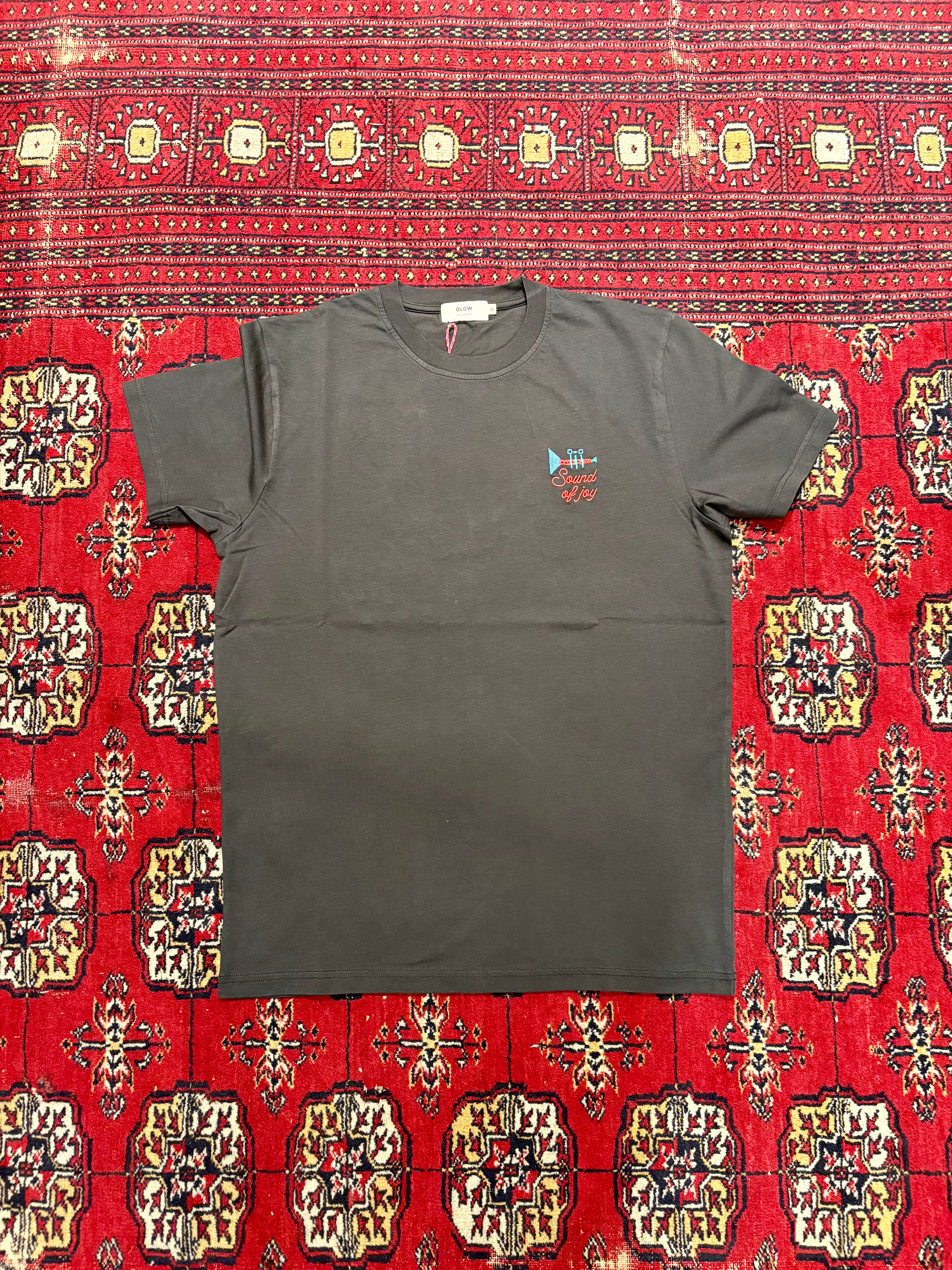 CARBON BLACK FANFARE TSHIRT